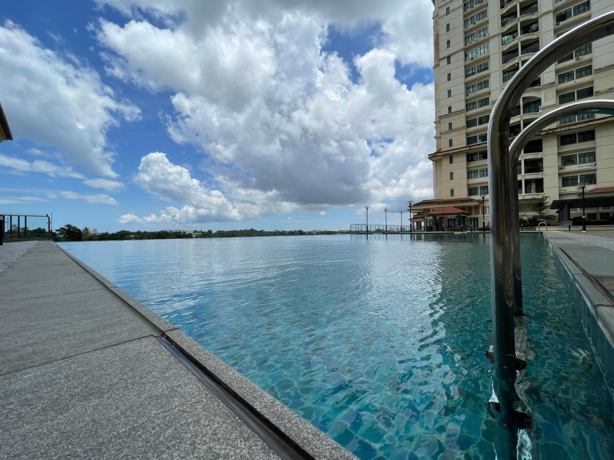 J&sm Riverine Apartment *